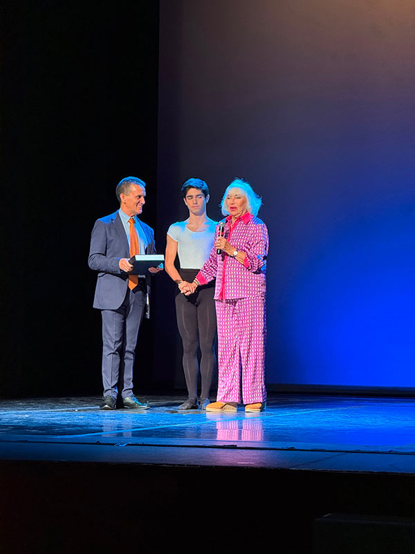 La Comunidad de Madrid rinde homenaje a la Escuela de Ballet África Guzmán en su 70 aniversario La Comunidad de Madrid rinde homenaje a la Escuela de Ballet África Guzmán en su 70 aniversario