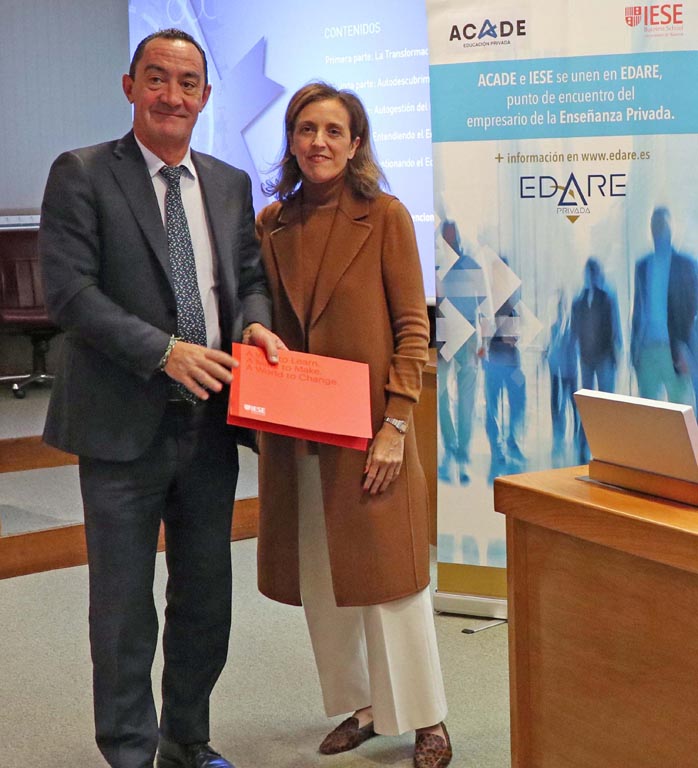 entrega certificado edare 19 - Competencias directivas del nuevo líder  en la jornada de EDARE con IESE